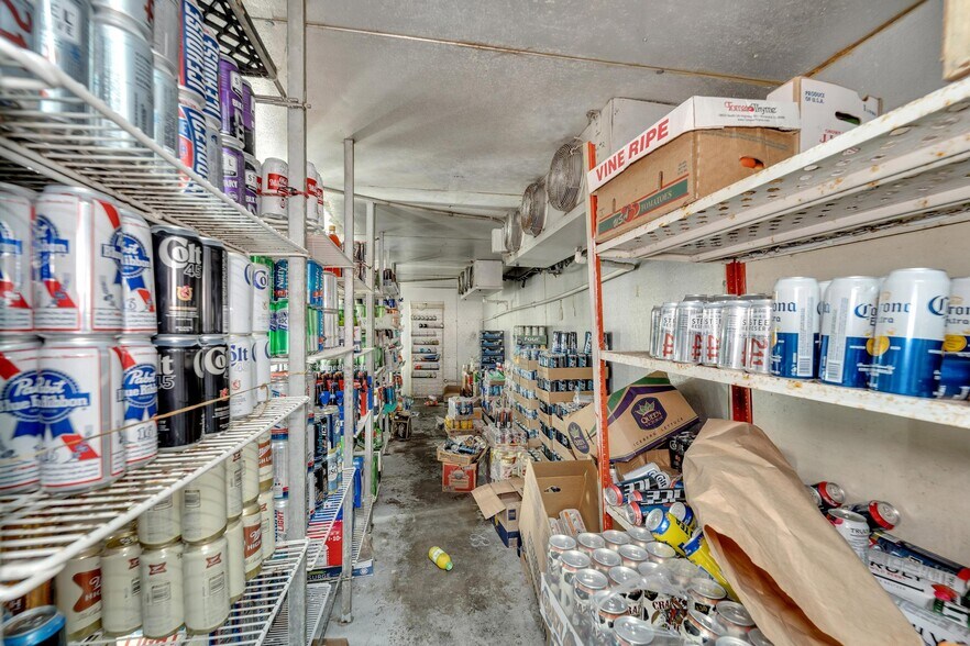 More Photos Of 4200 15th Ave S, Saint Petersburg Storefront Retail Residential For Lease