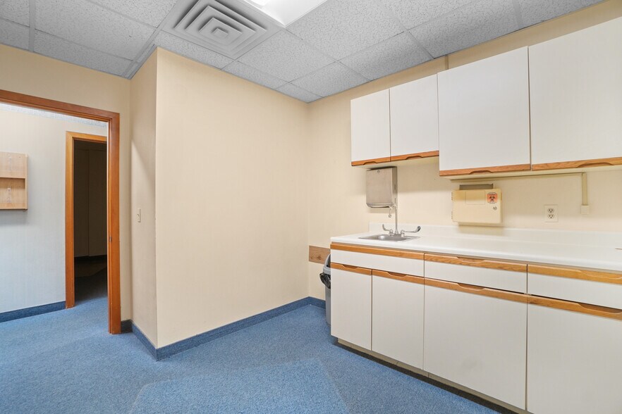 More Photos Of 725 Reservoir Ave, Cranston Medical For Lease