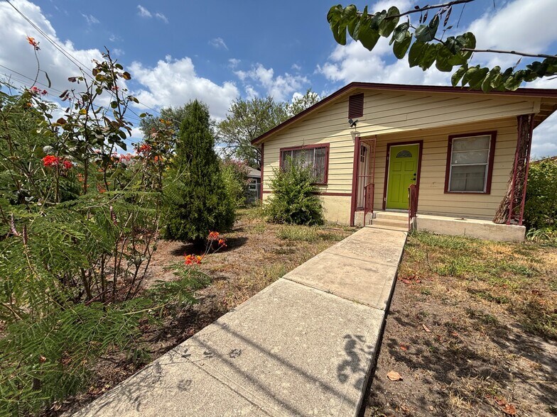 Primary Photo Of 147 Wainwright St, San Antonio Flex For Sale