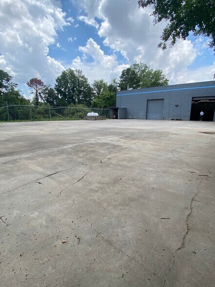More Photos Of 4315 Taggart Creek Rd, Charlotte Warehouse For Sale