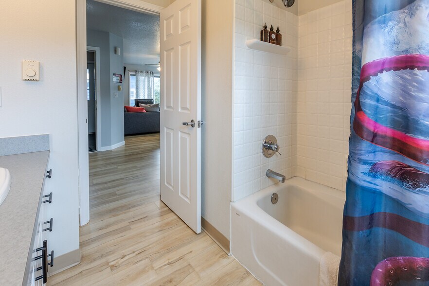 More Photos Of 105 S 6th Ave, Rockaway Beach Hotel For Sale