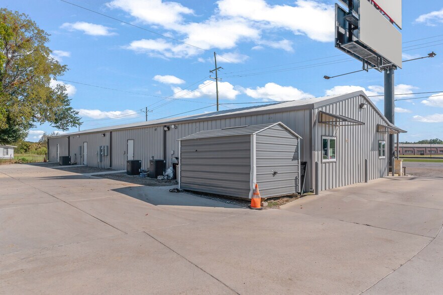 More Photos Of 15996 Highway 80, Edgewood Flex For Sale