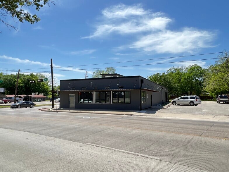 Primary Photo Of 420 S Bell Ave, Denton Freestanding For Lease