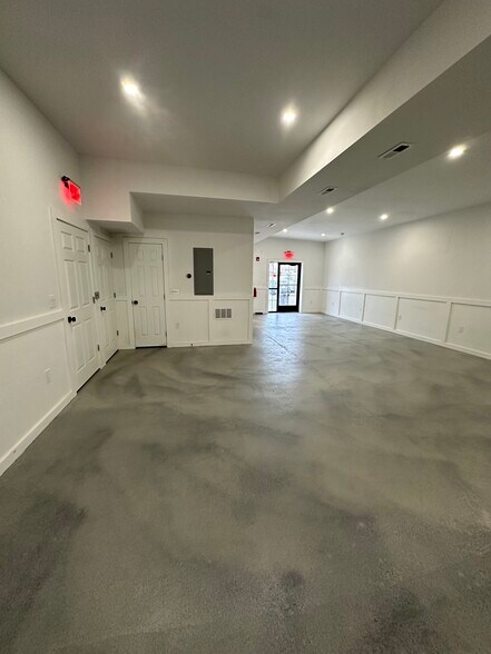 More Photos Of 102 Clements Bridge Rd, Barrington Restaurant For Lease