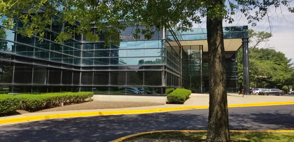 More Photos Of 9301 Largo Dr W, Upper Marlboro Warehouse For Lease