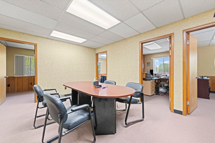 More Photos Of 28475 Greenfield Rd, Southfield Office For Sale