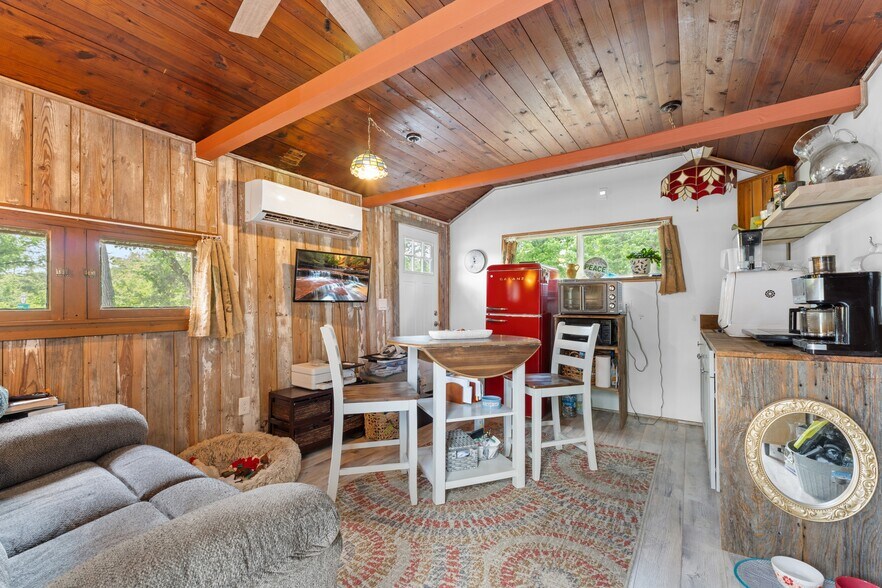 More Photos Of 10897 AR-5, Salesville Hotel For Sale