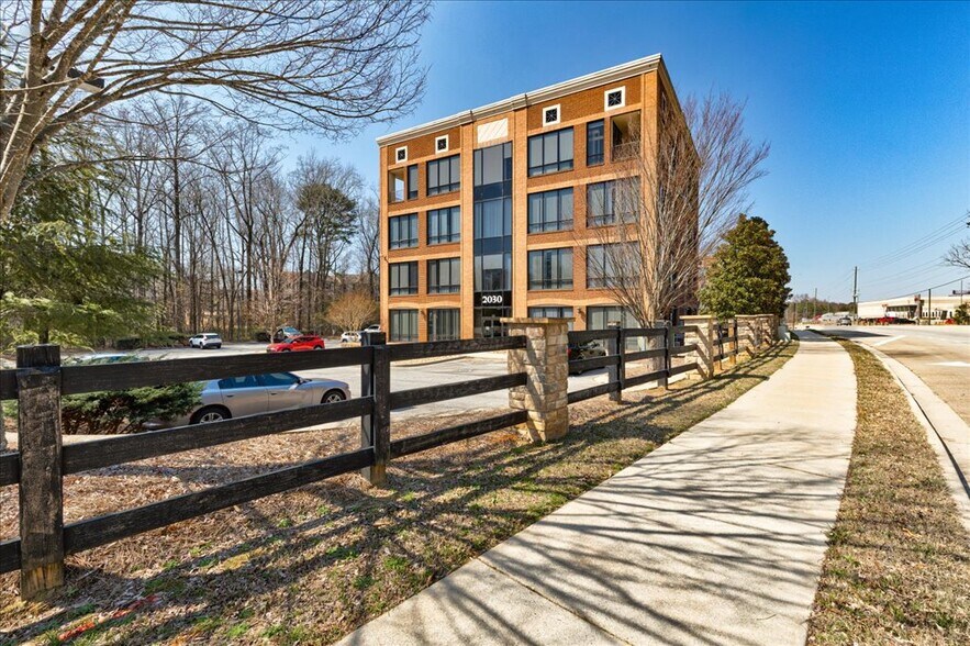 More Photos Of 2030 Avalon Pky, McDonough Office For Sale