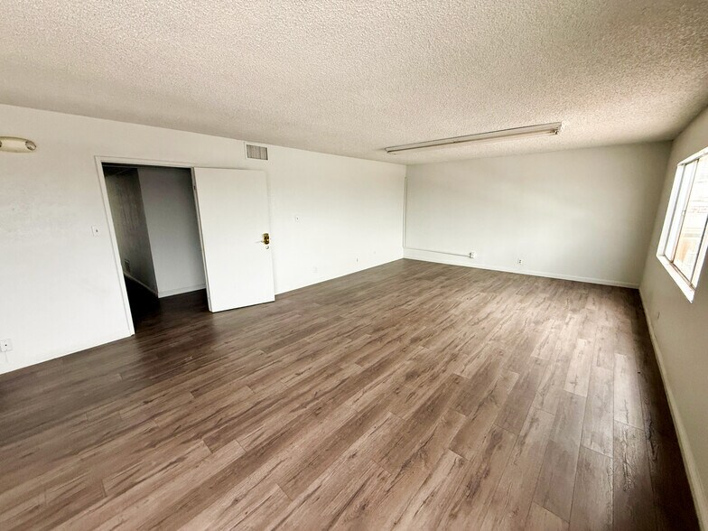 More Photos Of 1604 S Commerce St, Las Vegas Freestanding For Lease