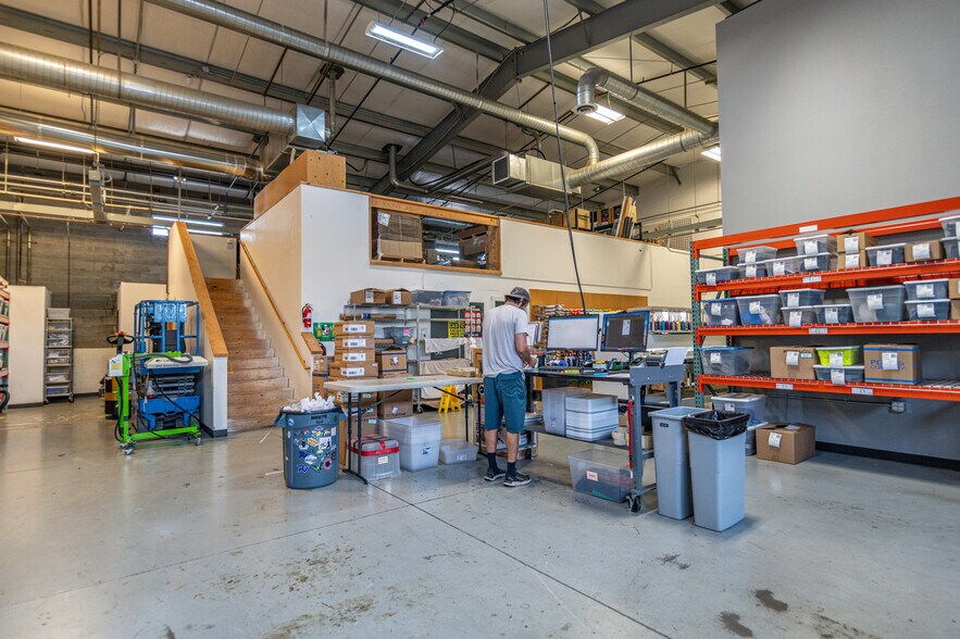 More Photos Of 62958 NE Layton Ave, Bend Light Manufacturing For Sale