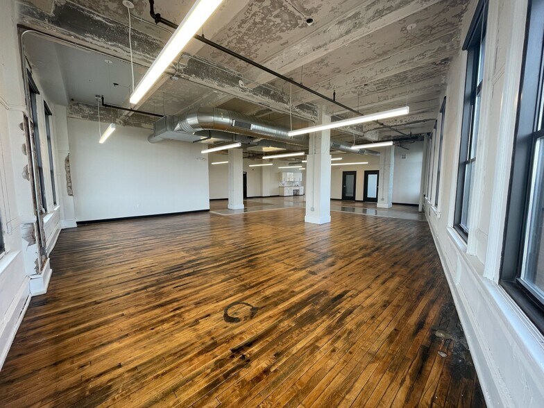 More Photos Of 915 Spring Garden St, Philadelphia Loft Creative Space For Lease