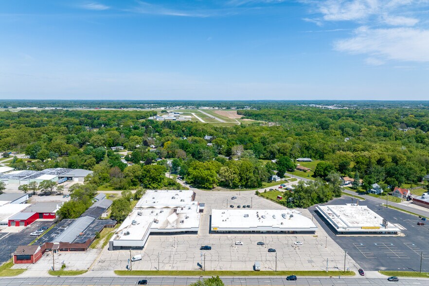 More Photos Of 1100-1128 Bristol St, Elkhart Freestanding For Sale