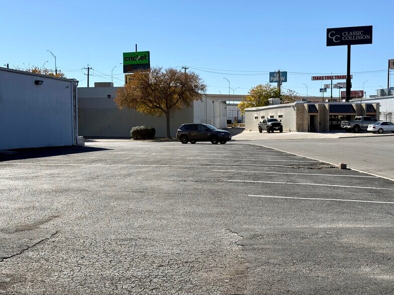 More Photos Of 5607 Kenwick St, San Antonio Showroom For Lease