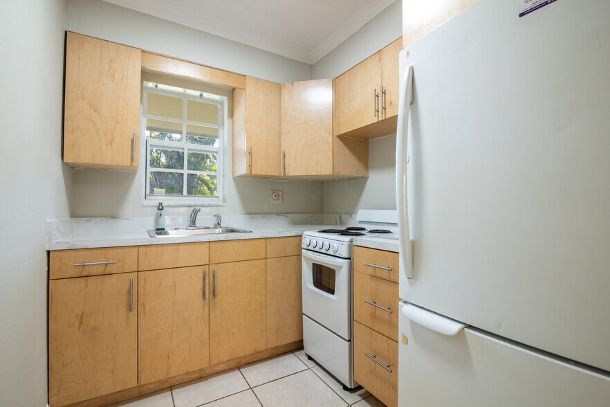 More Photos Of 5230 NE 14th Way, Fort Lauderdale Apartments For Sale