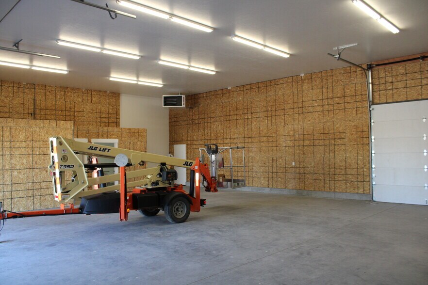 More Photos Of 57 W 465 N, Blackfoot Light Manufacturing For Lease