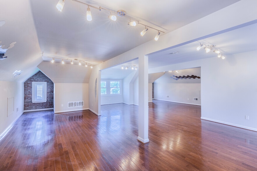 More Photos Of 449 N Euclid Ave, Saint Louis Office For Lease
