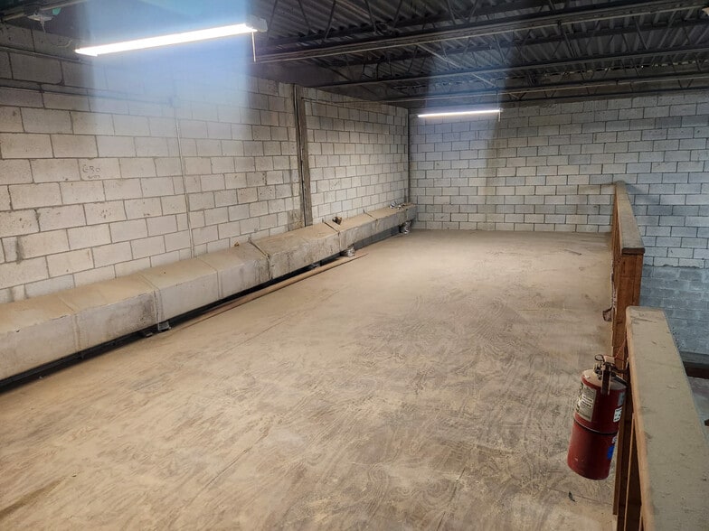 More Photos Of 3520 Consumer St, West Palm Beach Warehouse For Lease