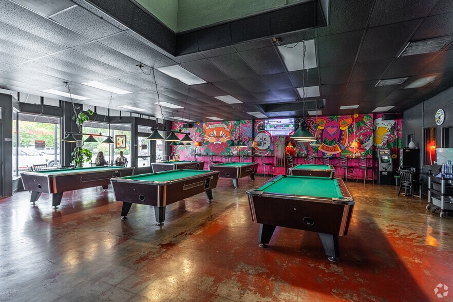 More Photos Of 1400 Main St, Vancouver Storefront For Sale