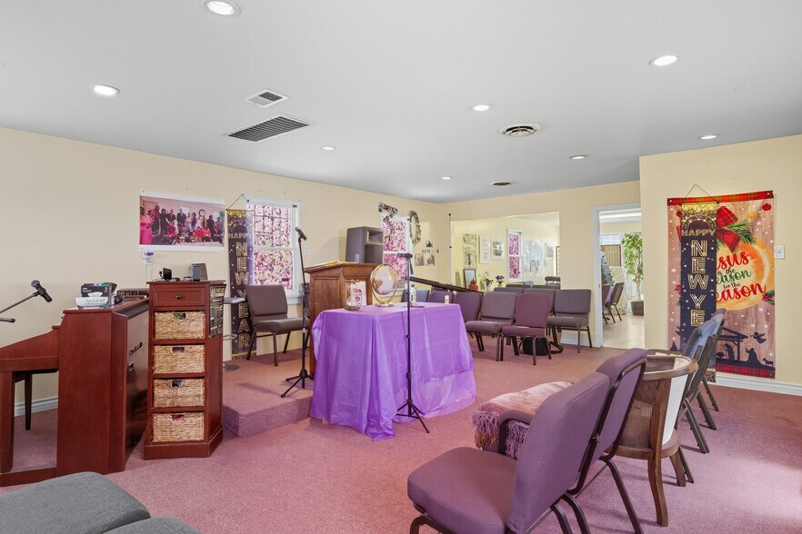 More Photos Of 7601 Crenshaw Blvd, Los Angeles Office For Lease