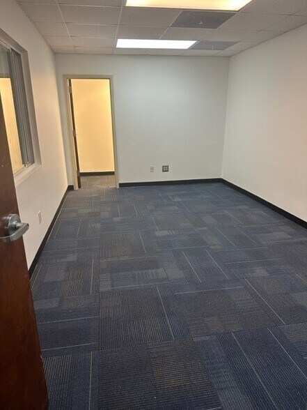 More Photos Of 1131 Highway 16 E, Newnan Flex For Lease