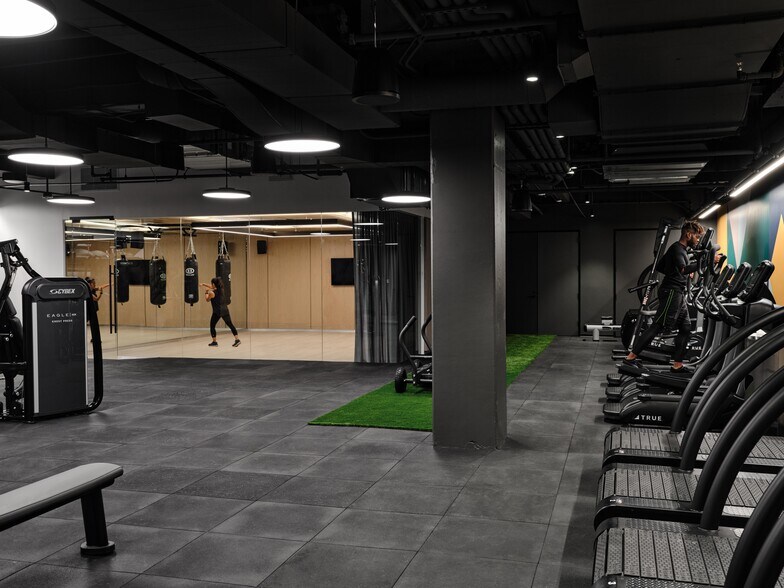 More Photos Of 5670 Wilshire Blvd, Los Angeles Office For Lease