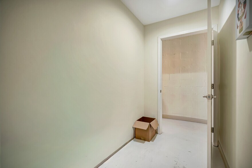 More Photos Of 11915 Inglewood Ave, Hawthorne Medical For Sale