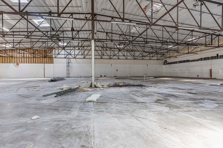 More Photos Of 4851 S Alameda St, Los Angeles Warehouse For Lease