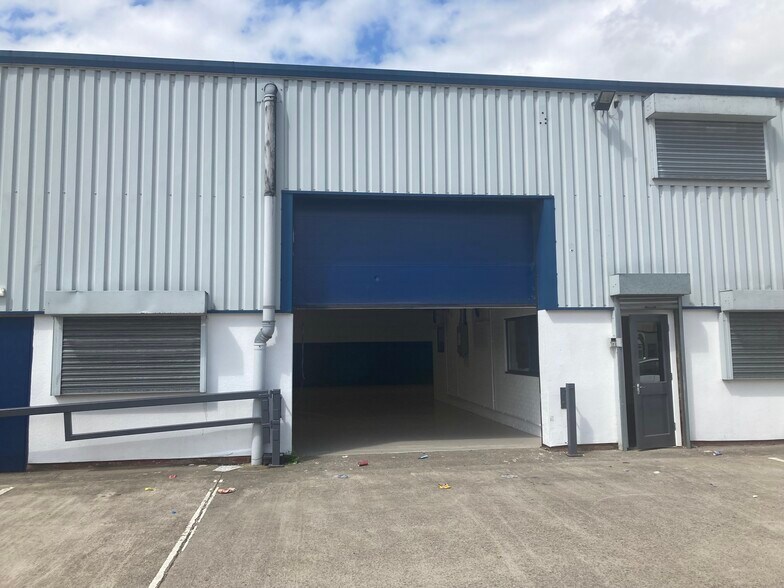 More Photos Of Torre Rd, Leeds Warehouse For Lease