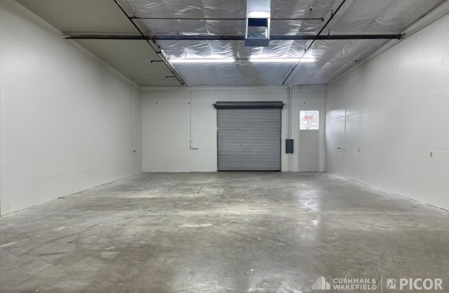 More Photos Of 1665-1700 E 18th St, Tucson Showroom For Lease