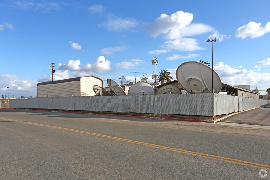 More Photos Of 706 W Herndon Ave, Fresno Movie Radio TVStudio For Lease