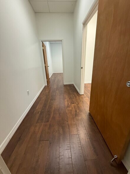 More Photos Of 10501 S Orange Ave, Orlando Light Manufacturing For Lease