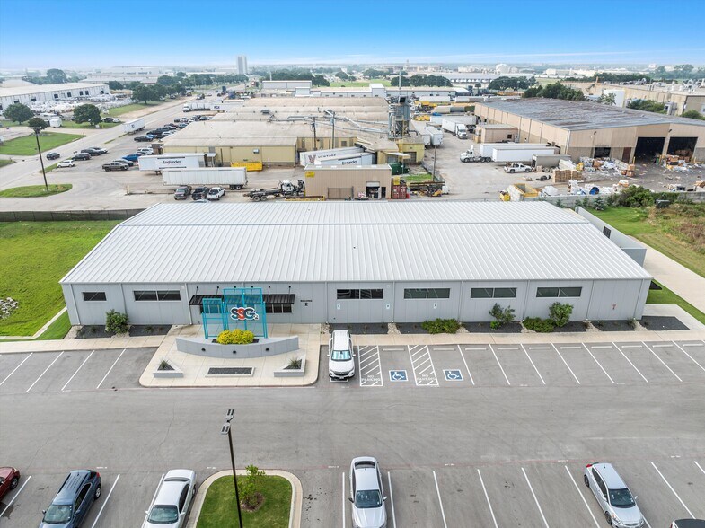 More Photos Of 601 Texas Central Pky, Woodway Warehouse For Sale