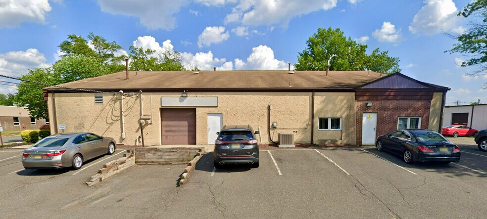 More Photos Of 207 Blackford Ave, Middlesex Light Distribution For Sale