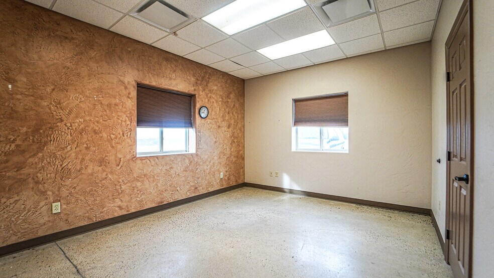 More Photos Of 5500 SW Moody St, Victoria Manufacturing For Sale
