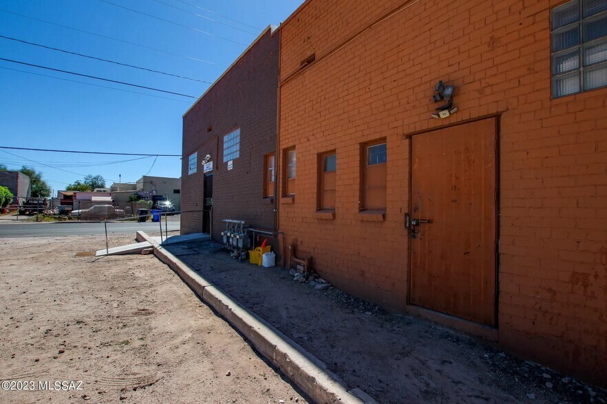 More Photos Of 2600-10 N Stone Ave, Tucson General Retail For Sale