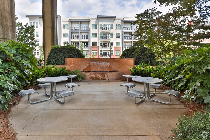 More Photos Of 200 E Broad St, Greenville Office For Lease