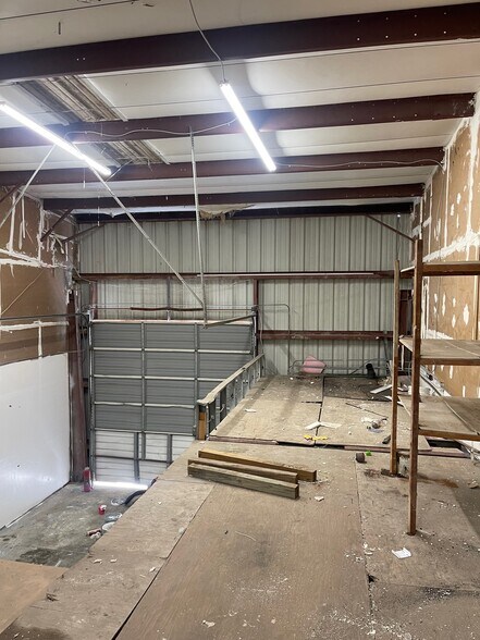 More Photos Of 9161 131st Pl N, Largo Warehouse For Lease