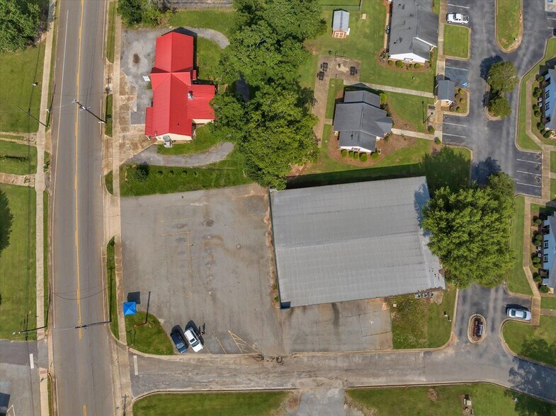 More Photos Of 19276 Hartford St, Edison Freestanding For Sale