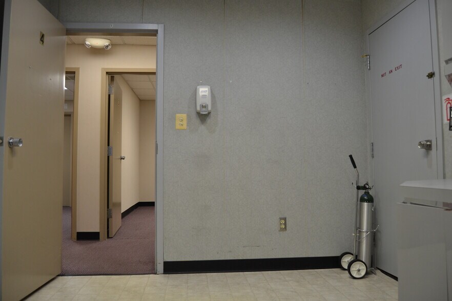 More Photos Of 20 Hospital Dr, Toms River Medical For Lease