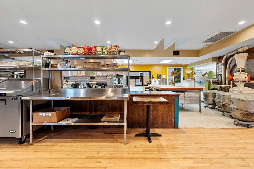 More Photos Of 802 George St, De Pere Freestanding For Sale