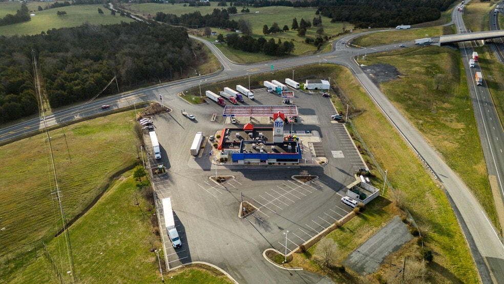 More Photos Of 10937 N Valley Pike, Broadway Restaurant For Lease