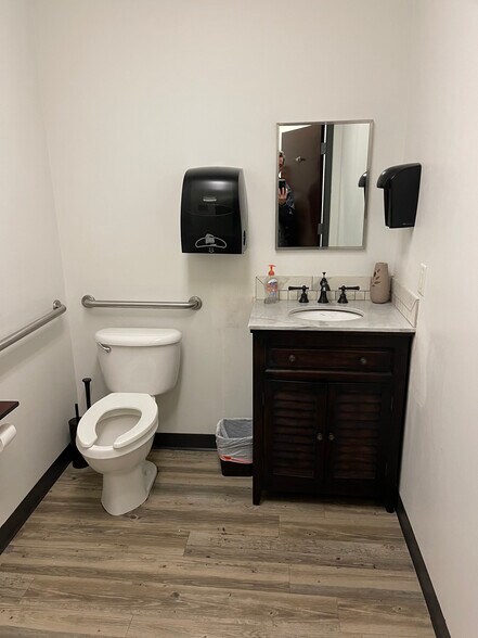More Photos Of 444 Deanna Ln, Charleston Office For Lease