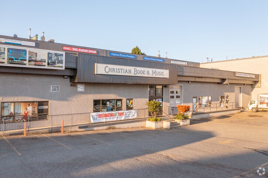 More Photos Of 3090 Nanaimo St, Victoria Flex For Lease