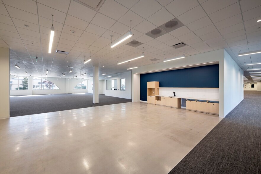 More Photos Of 150 Industrial Rd, San Carlos Flex For Sale