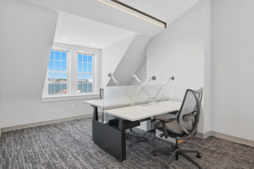 More Photos Of 40-42 Bank St, New London Storefront Retail Office For Lease