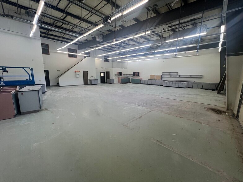 More Photos Of 418 8th St SE, Loveland Warehouse For Sale
