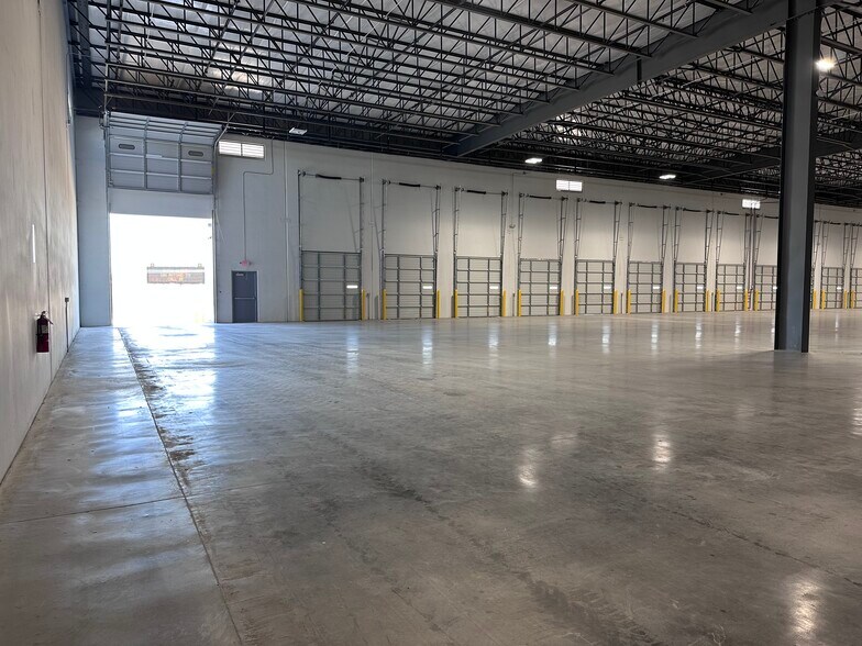 More Photos Of 19926 Kraus Lp, Laredo Distribution For Sale