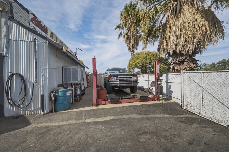 More Photos Of 3725 Pine St, Rocklin Auto Repair For Sale