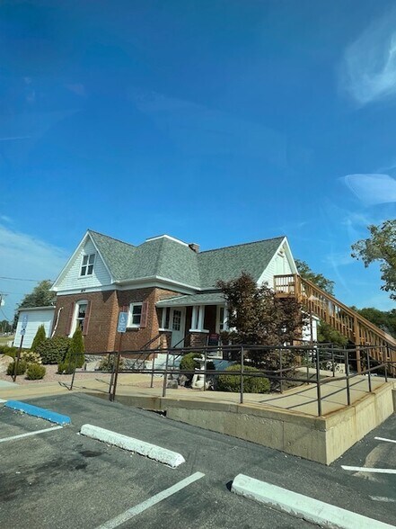 Primary Photo Of 809 E Karsch Blvd, Farmington Restaurant For Sale