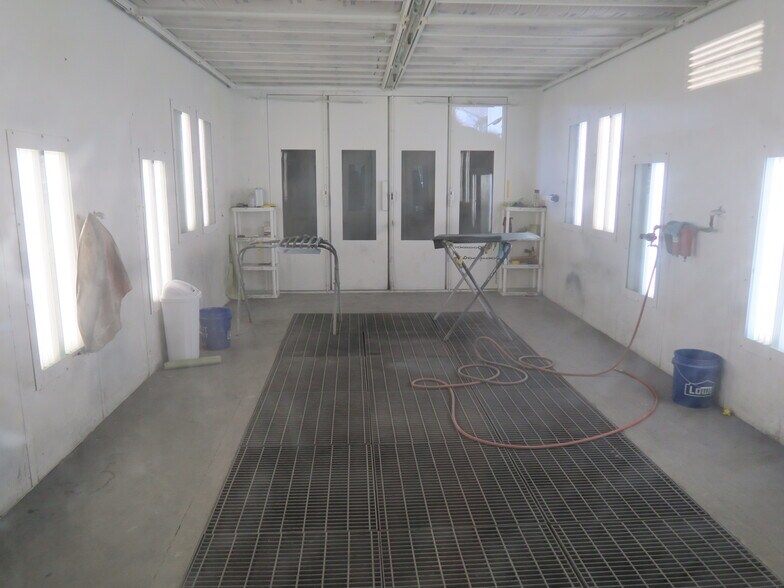 More Photos Of 5900 Schumacher Ln, Houston Auto Repair For Lease